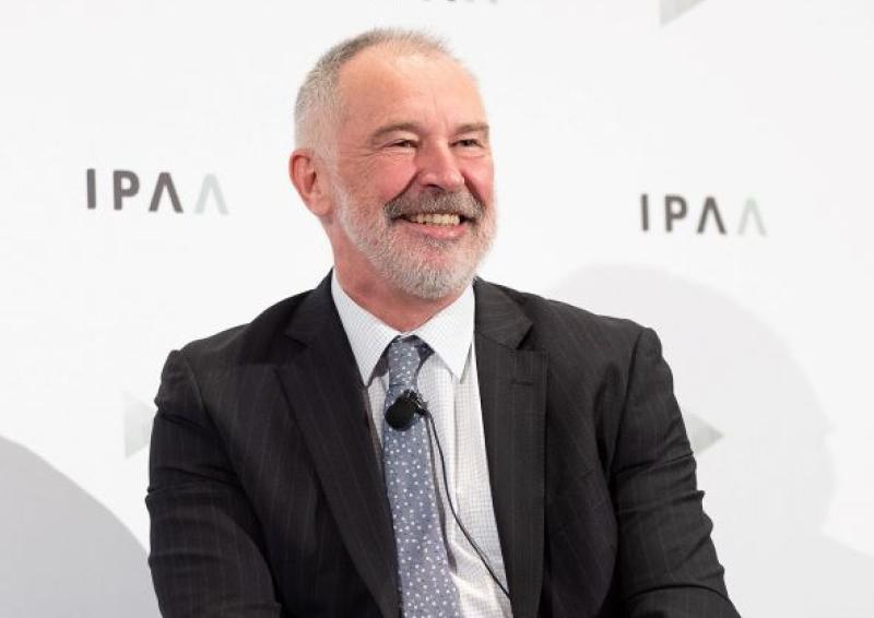 Dr Gordon de Brouwer profile picture with an Institute of Public Administration Australia (IPAA) background